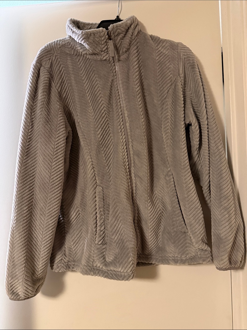 Classic Women's Plush Zip-Front Puffer Jacket - Light Gray